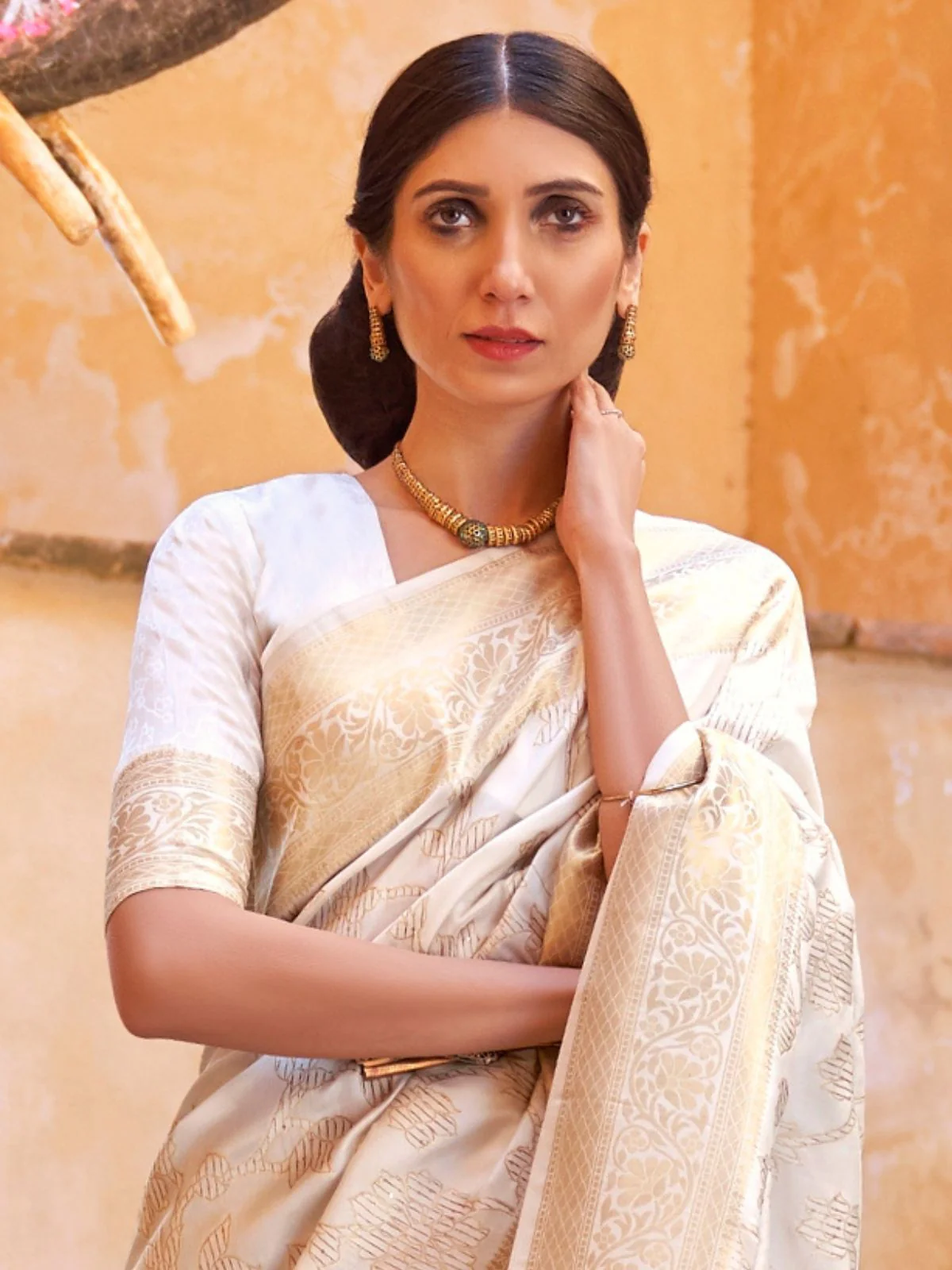 Odette Off White Woven Design Silk Blend Saree With Unstitched Blouse For Women - Image 3