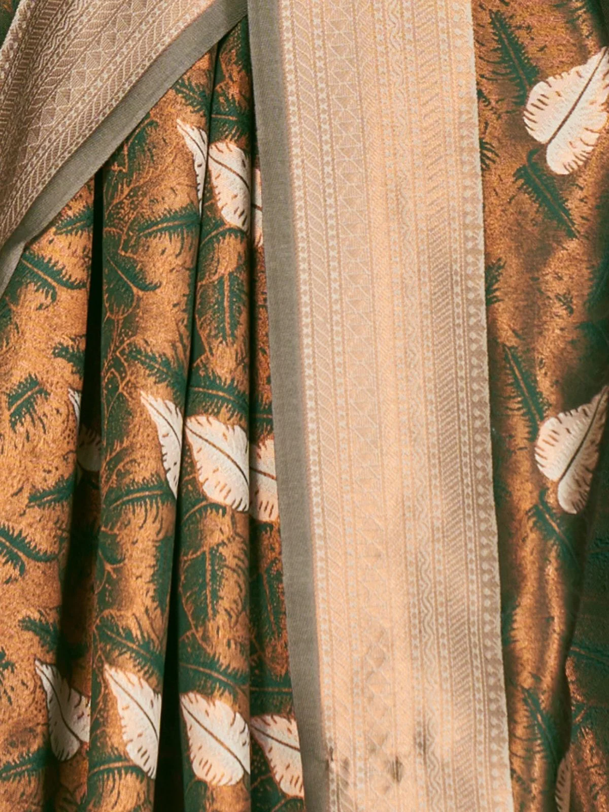 Odette Olive And Beige Silk Blend Woven Saree For Women - Image 5