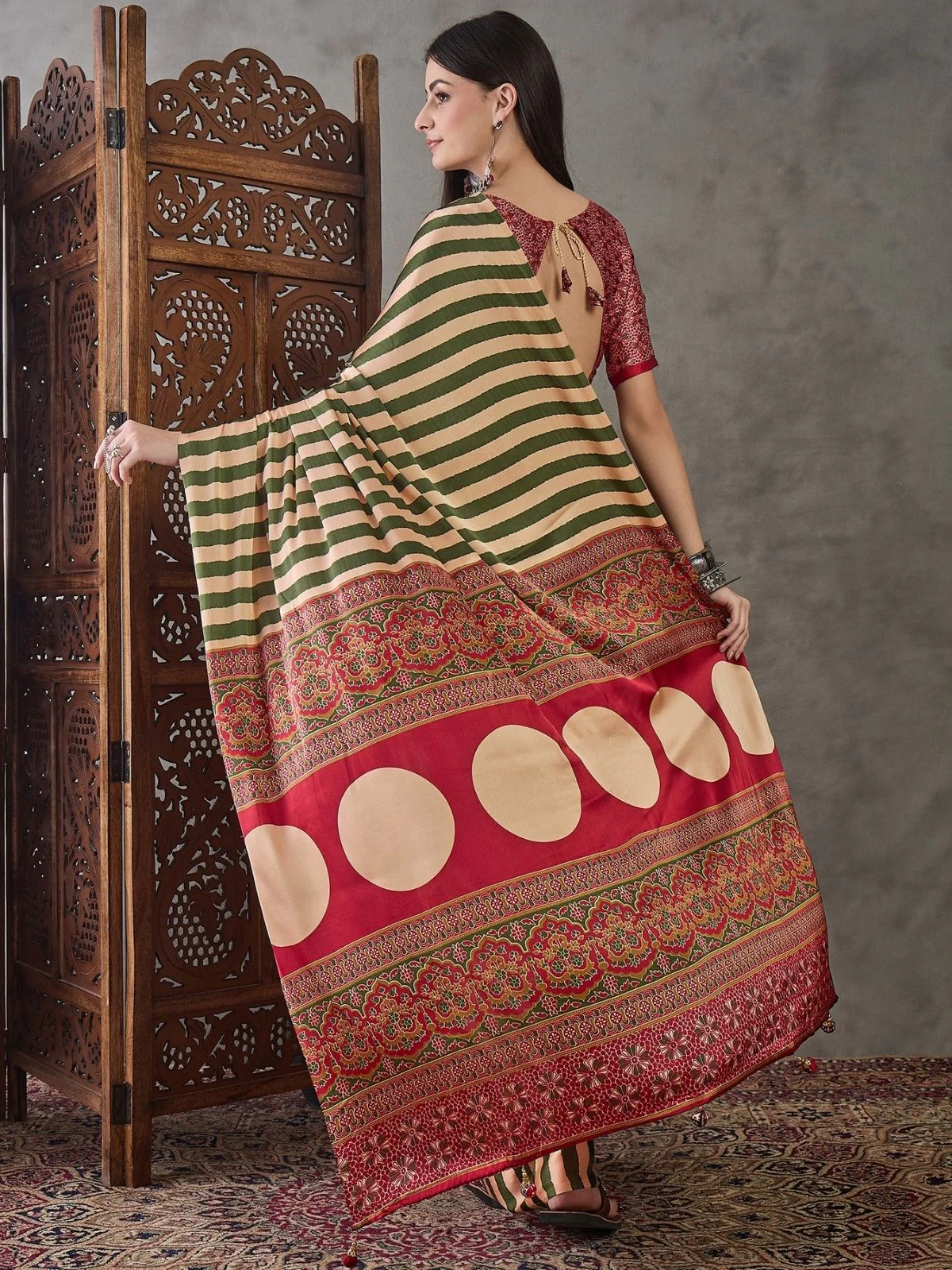 Odette Olive And Cream Silk Blend Printed Elegant Saree For Women - Image 2