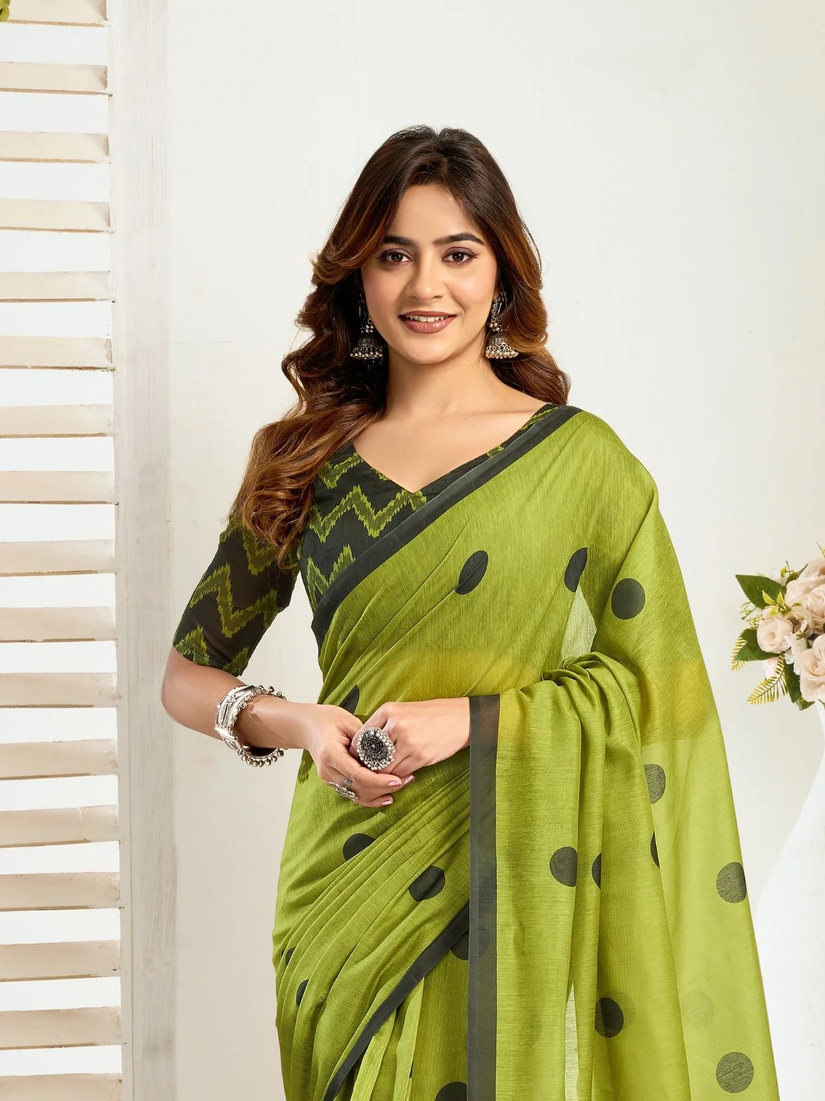 Odette Olive Cotton Linen Zari Work Saree For Women - Image 4
