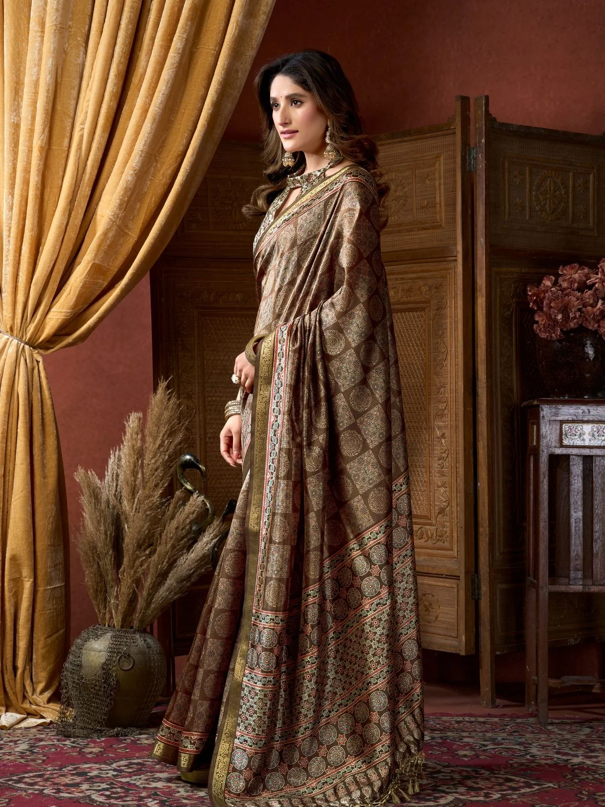 Odette Olive Green Cotton Blend Printed Saree For Women - Image 2