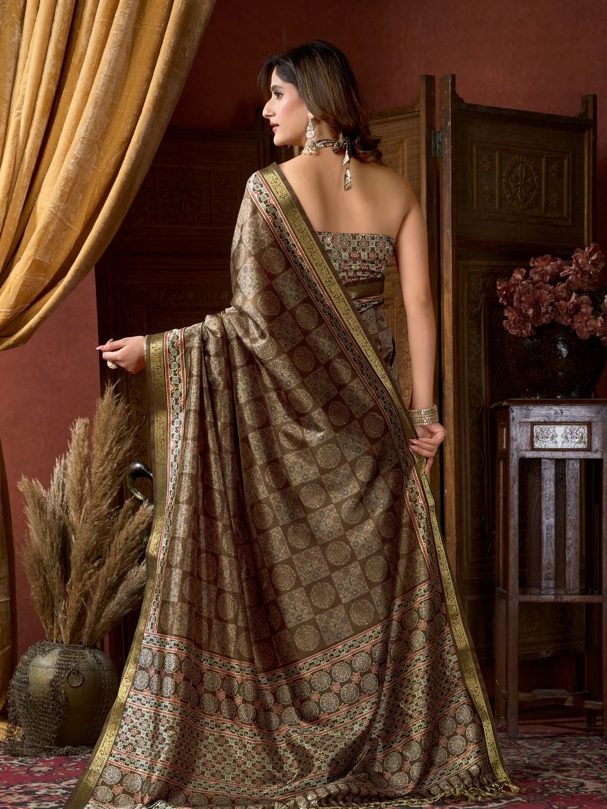 Odette Olive Green Cotton Blend Printed Saree For Women - Image 4