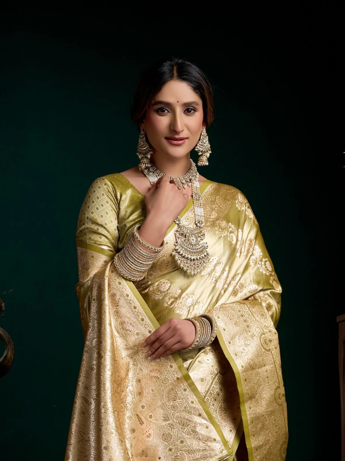 Odette Olive Green Silk Blend Woven Saree For Women - Image 4