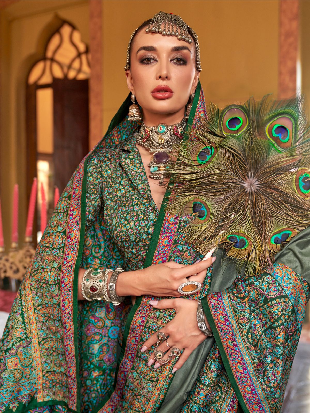 Odette Olive Green Silk Blend Woven Saree With Unstitched Blouse For Women - Image 2