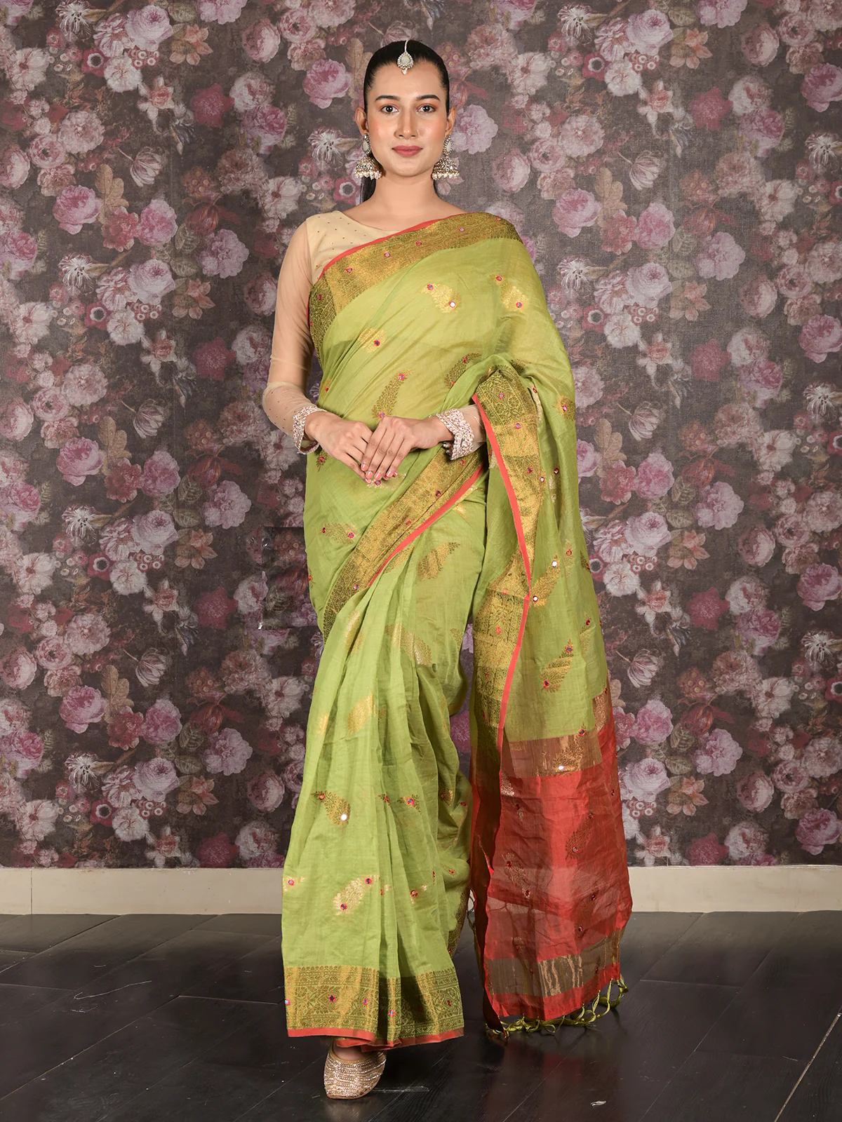 Odette Olive Green Woven Cotton Silk Blend Saree With Unstitched Blouse For Women - Image 2