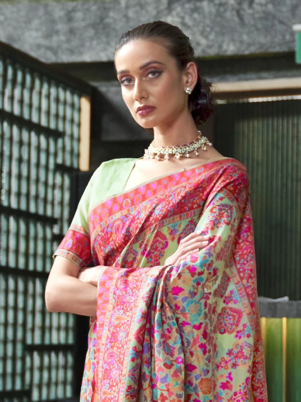 Odette Light Green Printed Silk Blend Saree With Unstitched Blouse For Women - Image 3