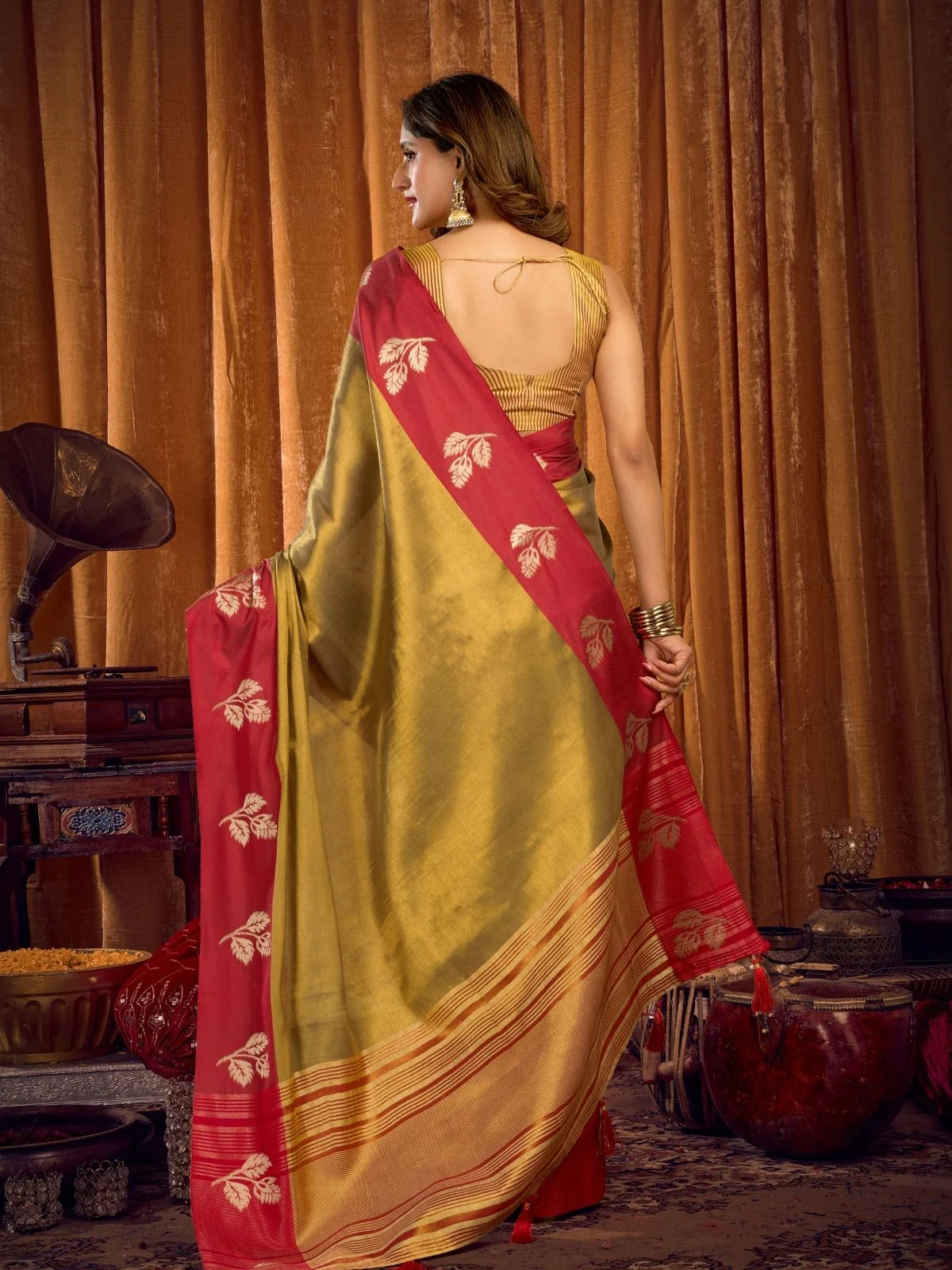 Odette Olive Silk Blend Woven Saree For Women - Image 4