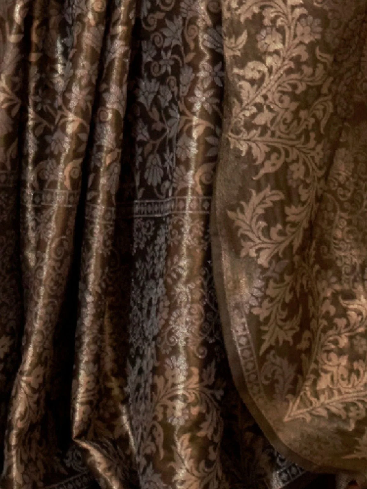 Odette Olive Silk Blend Woven Saree With Unstitched Blouse For  Women - Image 3