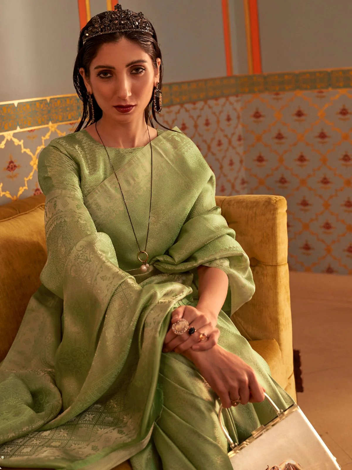 Odette Olive Woven Design Silk Blend Saree With Unstitched Blouse For Women - Image 2
