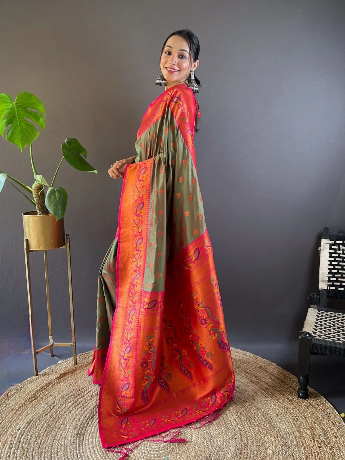 Odette Olive Woven Design Silk Blend Saree With Unstitched Blouse For Women - Image 2
