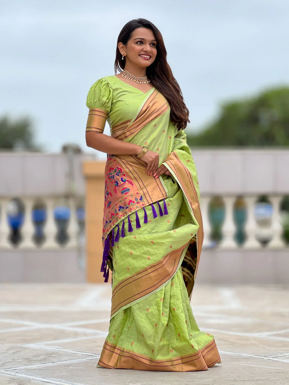 Odette Olive Woven Design Silk Blend Saree With Unstitched Blouse For Women - Image 2