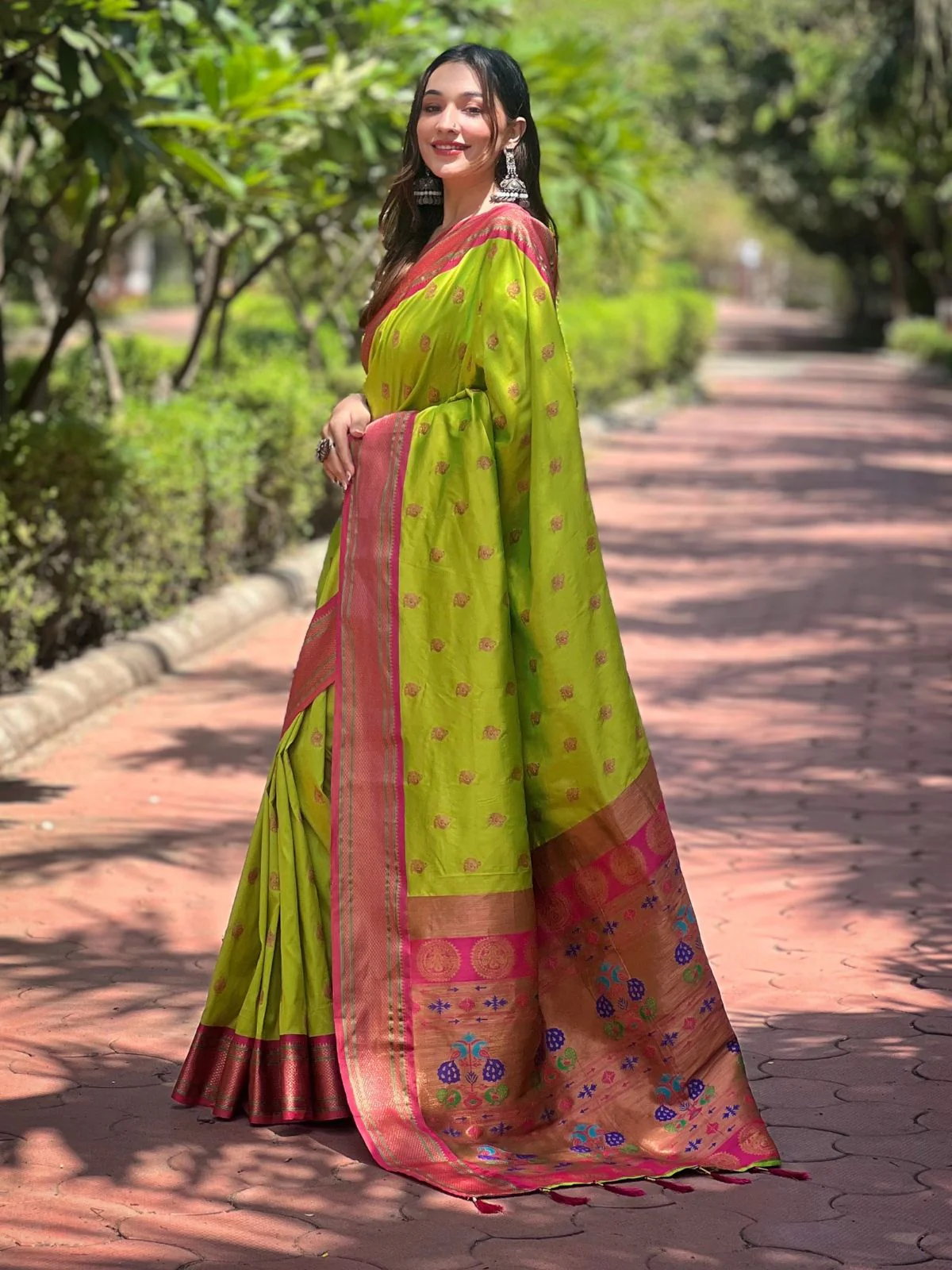 Odette Olive Woven Design Silk Blend Saree With Unstitched Blouse For Women - Image 2