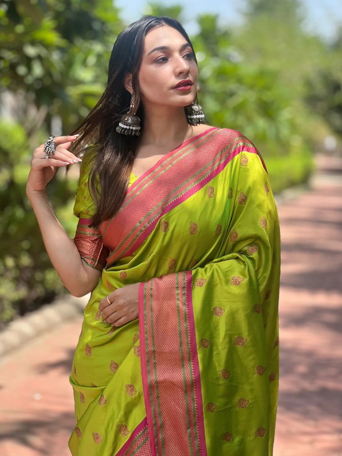 Odette Olive Woven Design Silk Blend Saree With Unstitched Blouse For Women - Image 3
