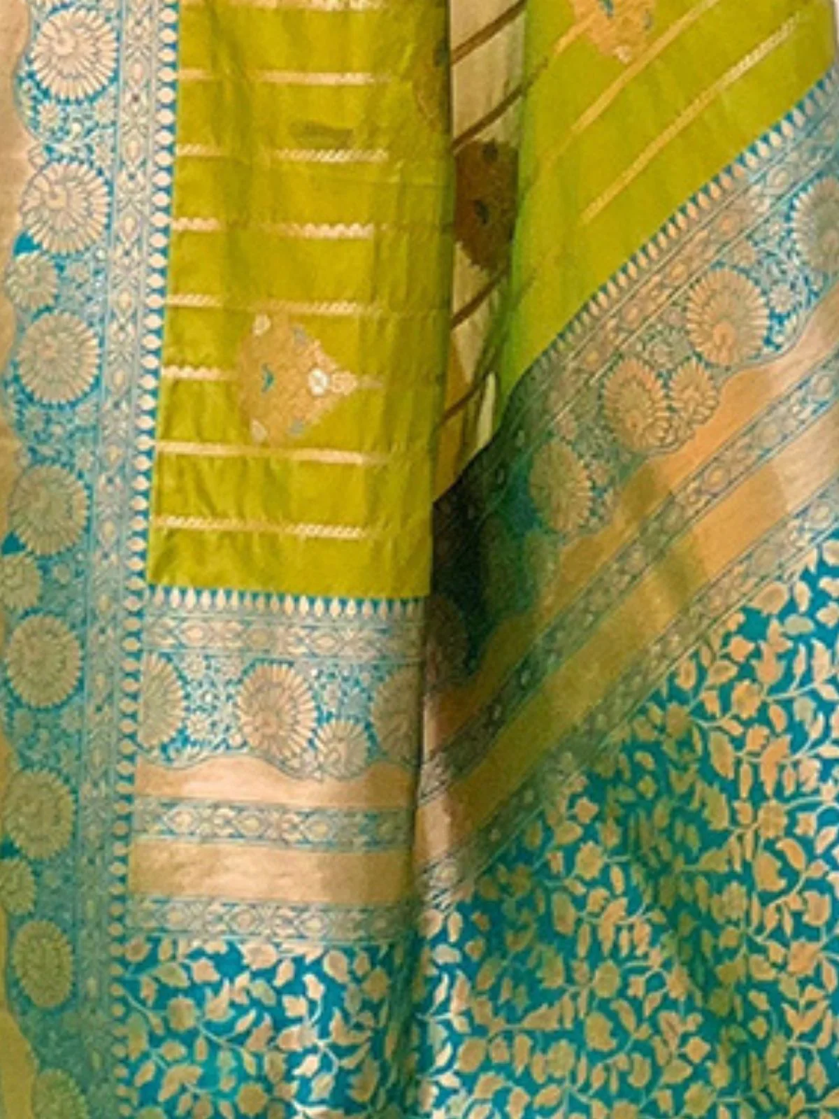 Odette Olive Woven Design Soft Silk Saree With Unstitched Blouse For Women - Image 4