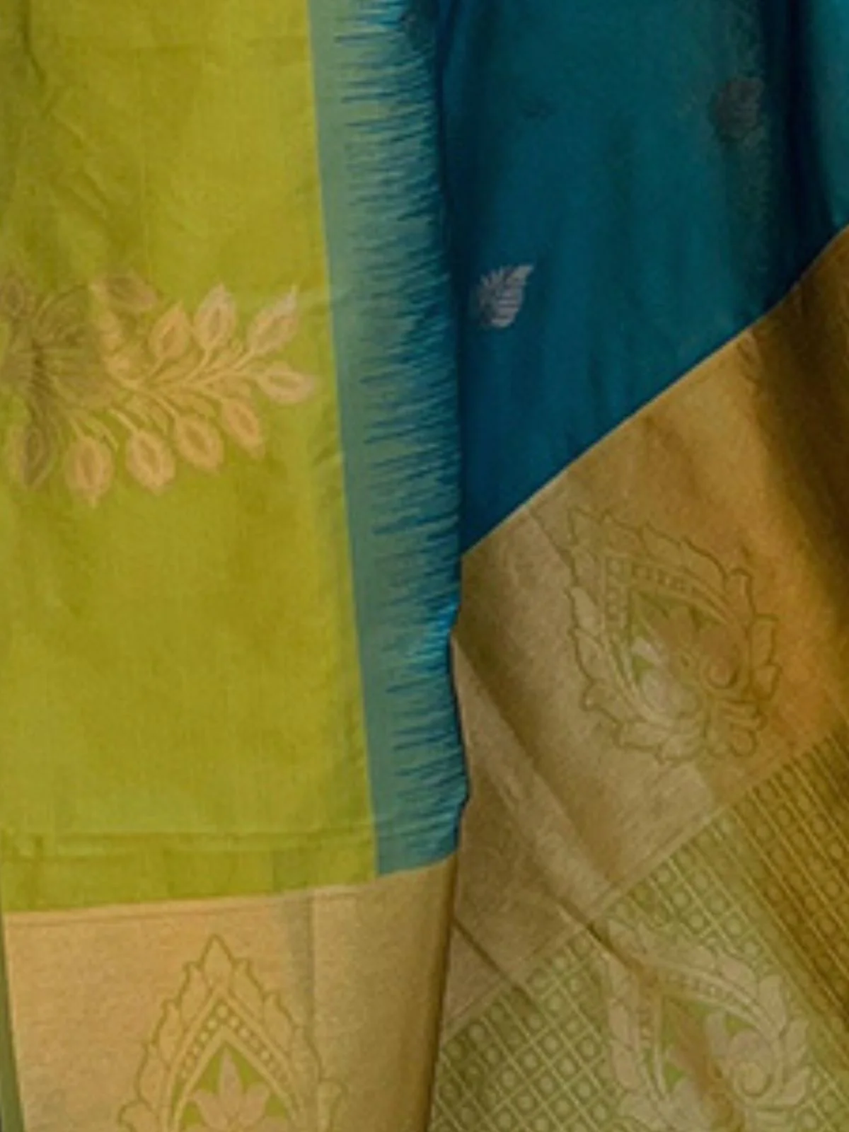 Odette Olive Woven Design Soft Silk Saree With Unstitched Blouse For Women - Image 4