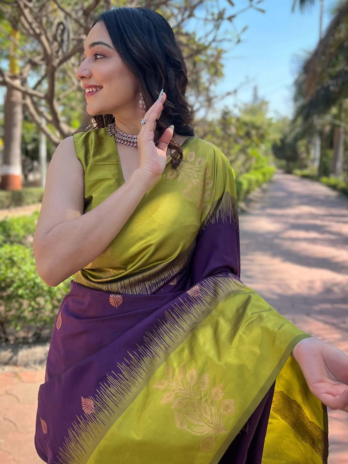 Odette Olive Woven Design Soft Silk Saree With Unstitched Blouse For Women - Image 3