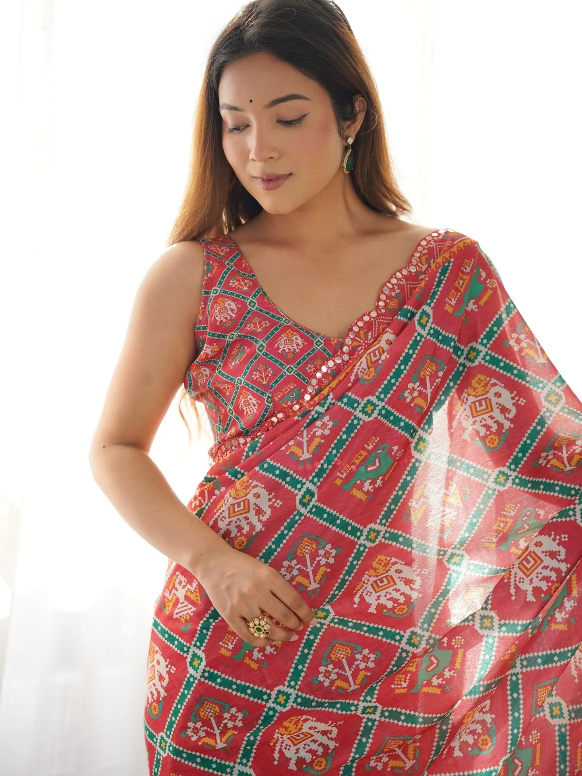 Odette Orange Chinon Printed Saree With Unstitched Blouse For Women - Image 4