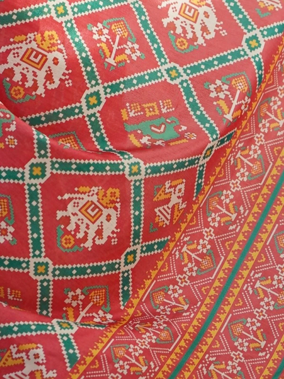 Odette Orange Chinon Printed Saree With Unstitched Blouse For Women - Image 6