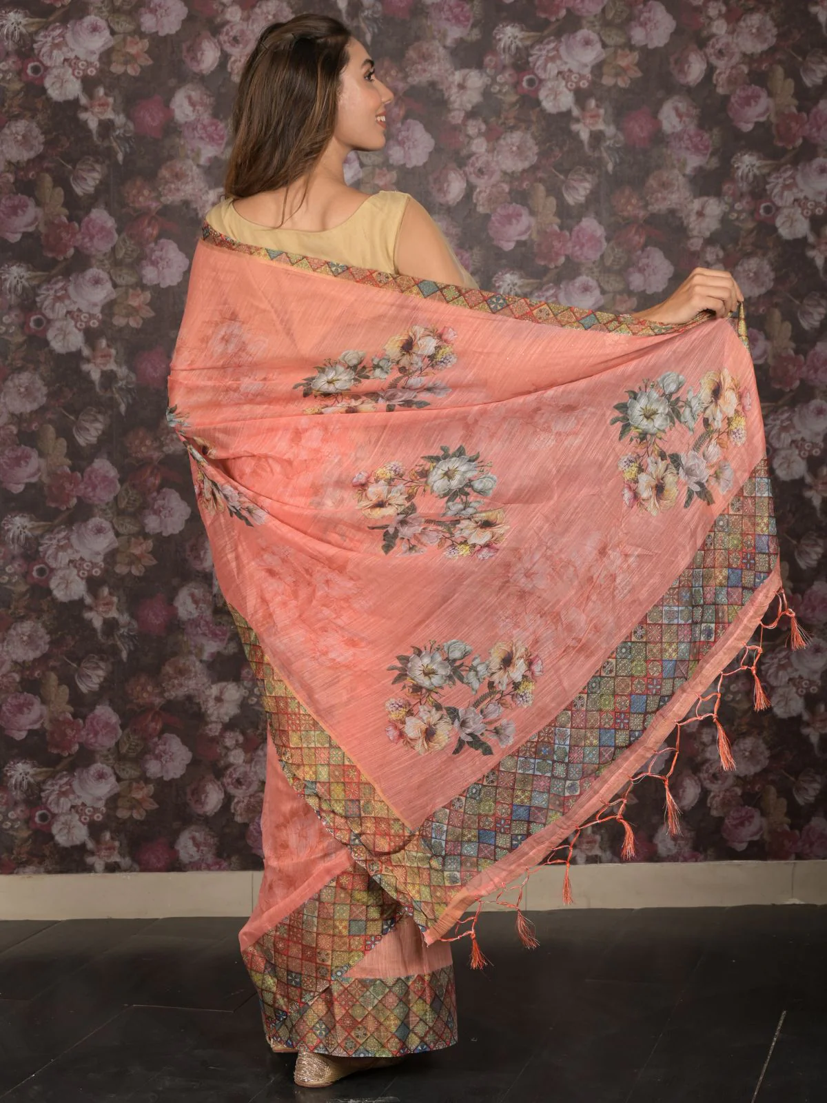 Odette Orange Floral Printed Cotton Blend Saree with Unstitched Blouse for Women - Image 4