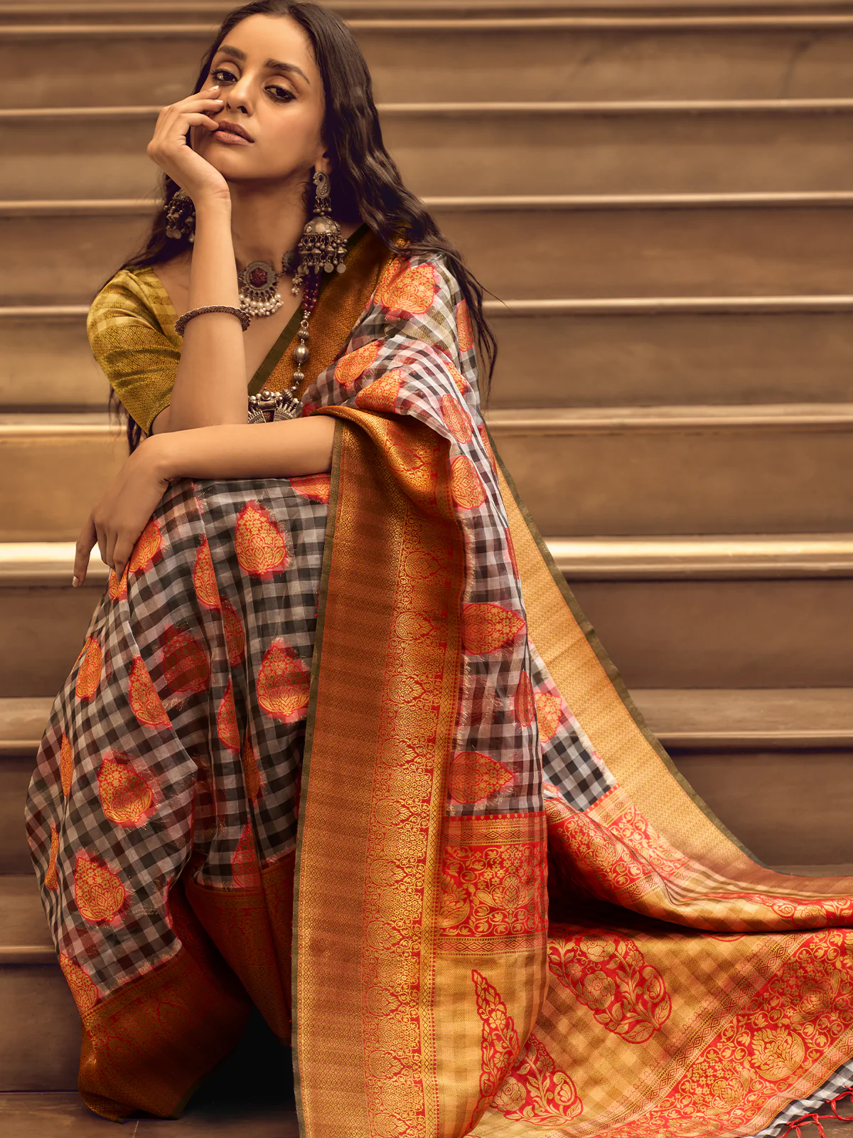 Odette Orange Handloom Woven Silk Blend Saree For Women - Image 3