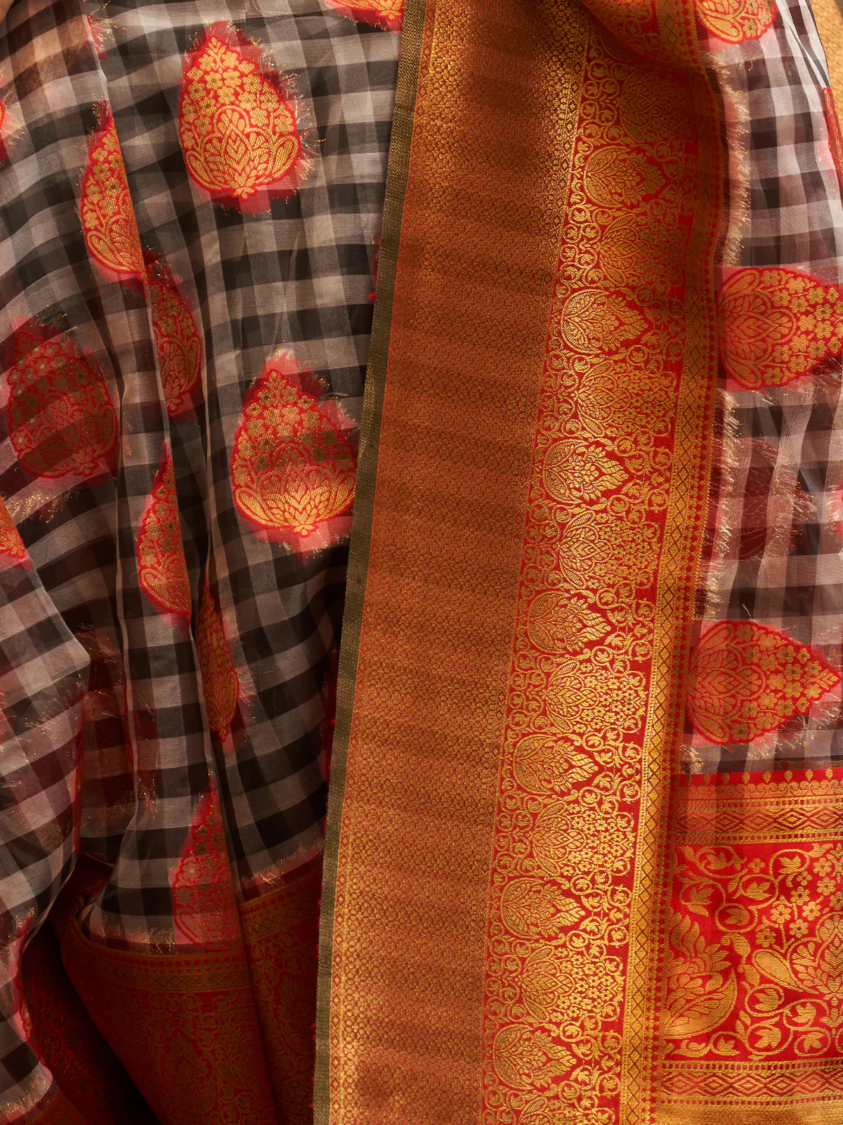 Odette Orange Handloom Woven Silk Blend Saree For Women - Image 4