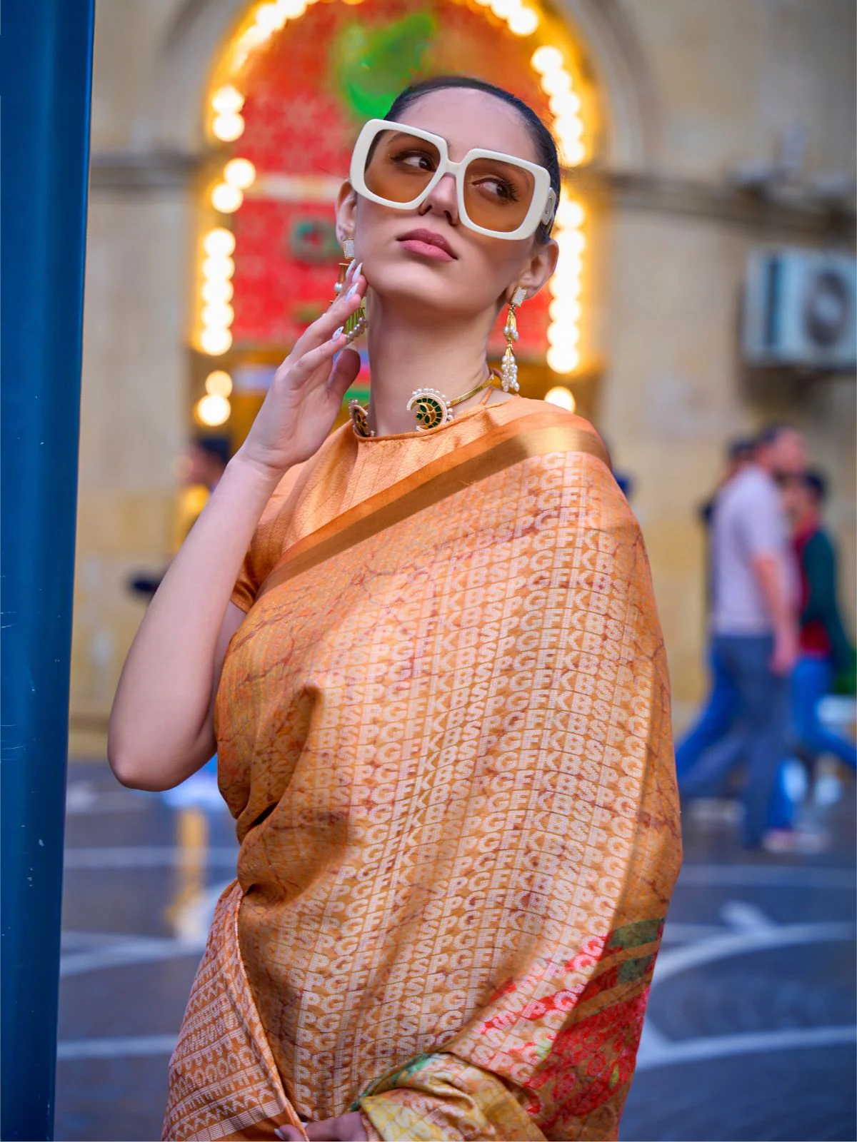 Odette Orange Poly Viscose Printed Saree With Unstitched Blouse For  Women - Image 2