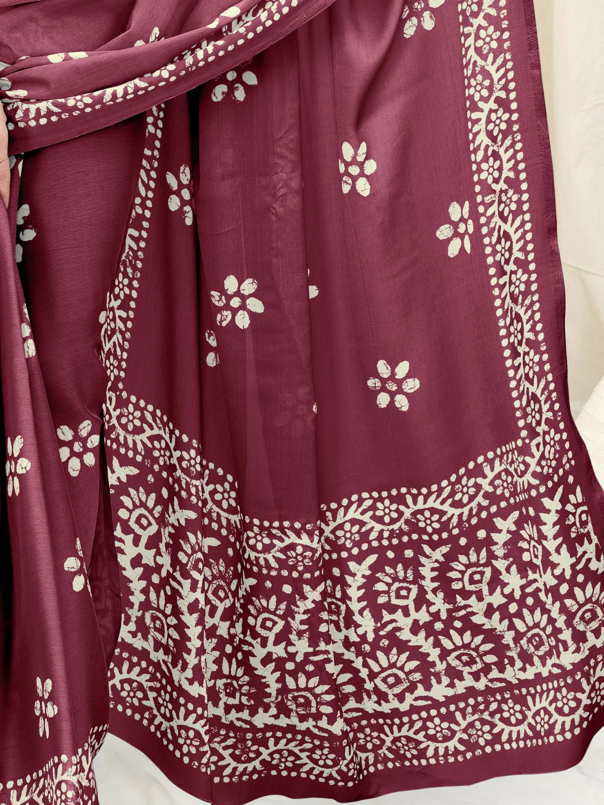 Odette Partywear Magenta Printed Chinon Chiffon Saree with Unstitched Blouse for Women - Image 3
