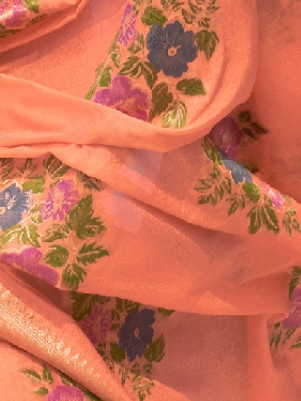 Odette Peach Chinon Woven Saree With Unstitched Blouse for Women - Image 3