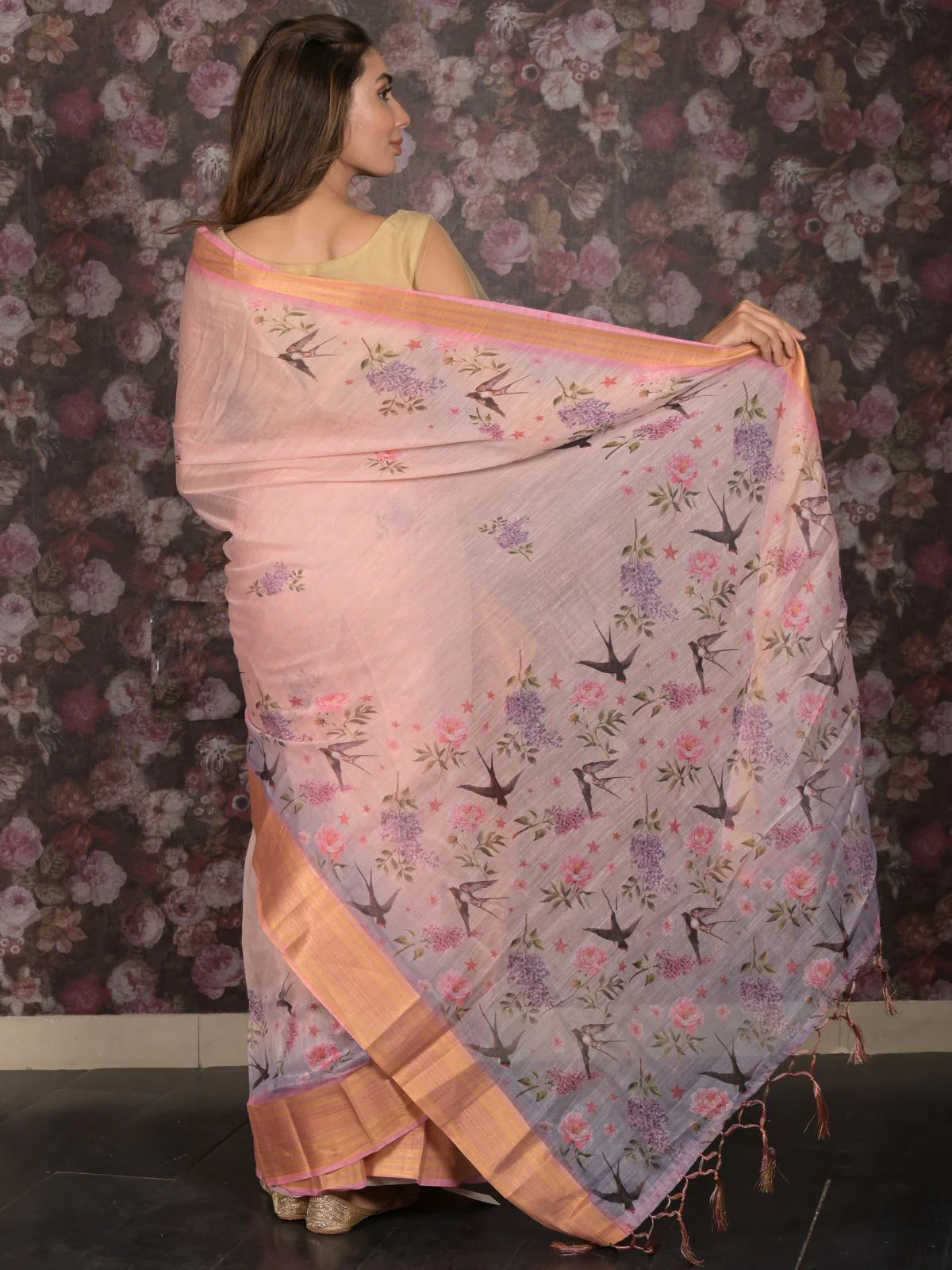 Odette Peach Floral Printed Cotton Blend Saree with Unstitched Blouse for Women - Image 4