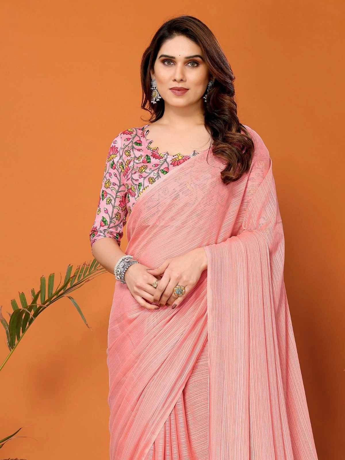 Odette Peach Georgette Solid Saree For Women - Image 4