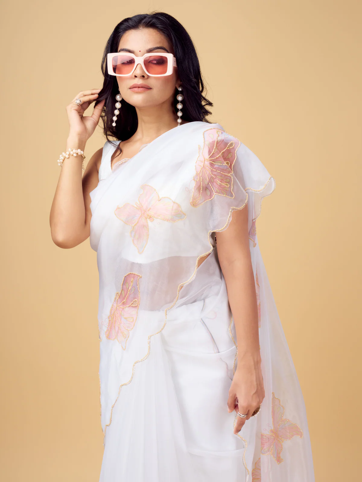 Odette White and Peach Organza Printed Saree With Unstitched Blouse For Women - Image 3