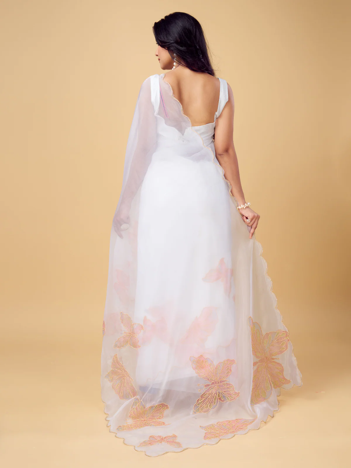 Odette White and Peach Organza Printed Saree With Unstitched Blouse For Women - Image 4