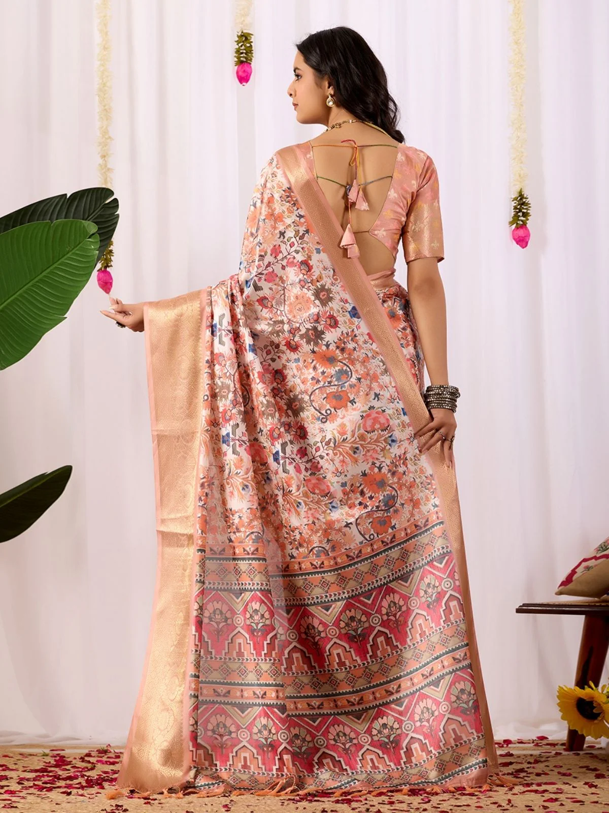 Odette Peach Silk Blend Printed Saree For Women - Image 3