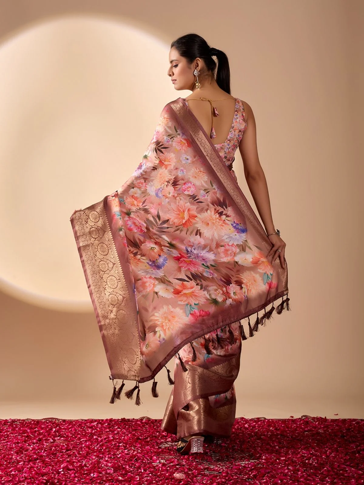 Odette Peach Silk Blend Printed Saree For Women - Image 3