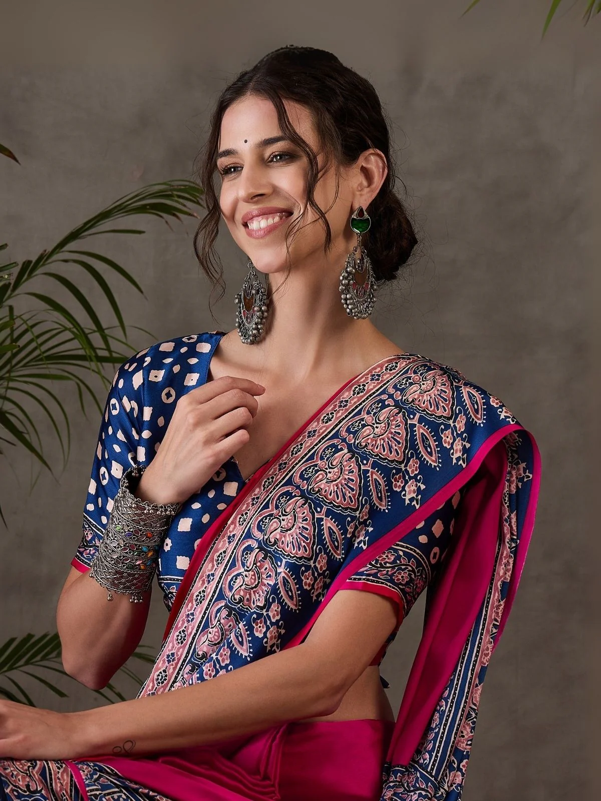 Odette Pink And Blue Silk Blend Printed Elegant Saree For Women - Image 4