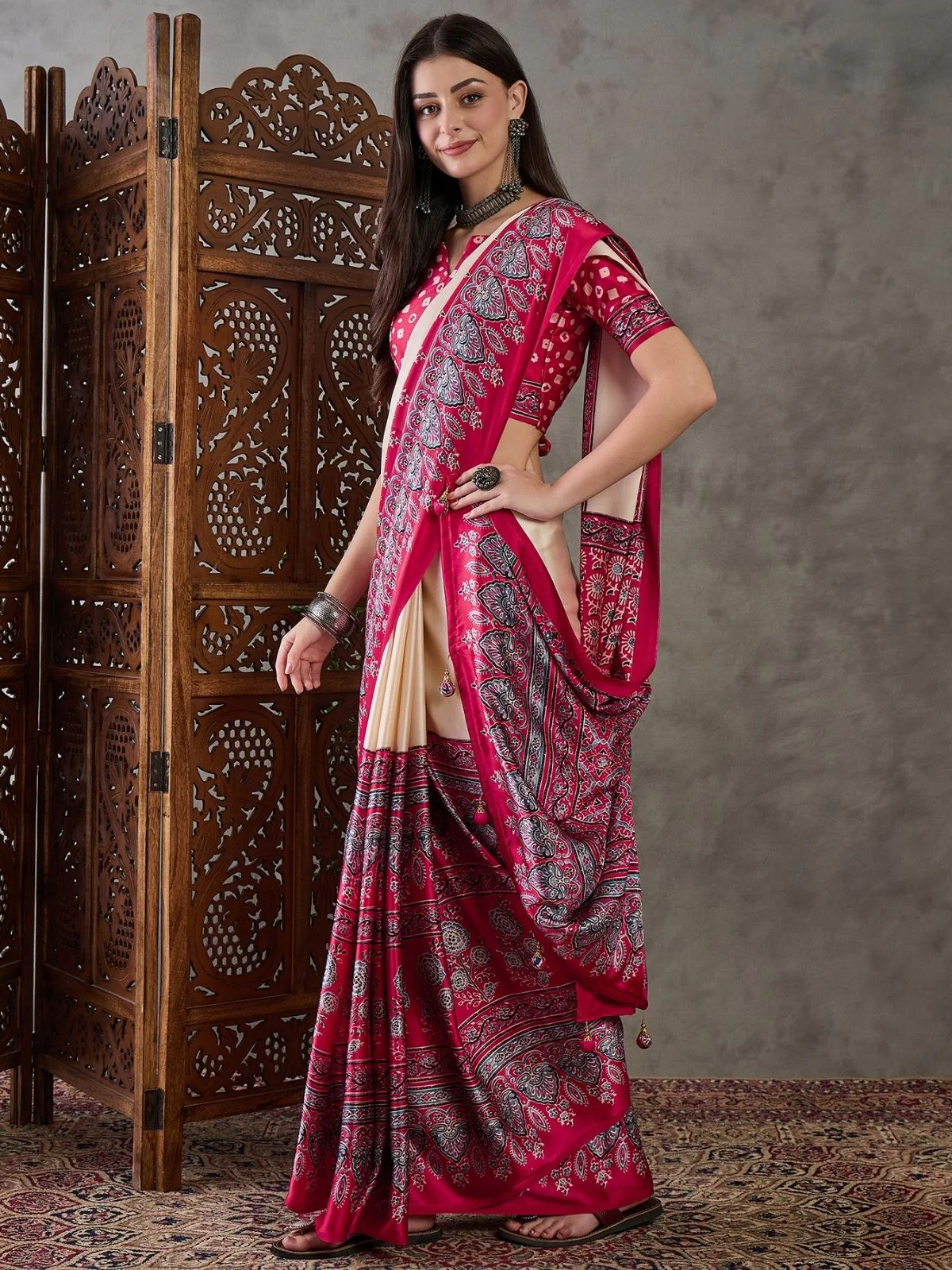 Odette Pink And Cream Silk Blend Printed Elegant Saree For Women - Image 3