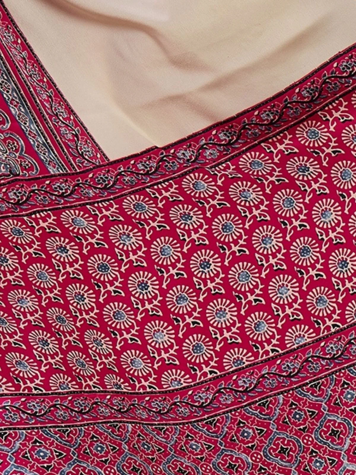 Odette Pink And Cream Silk Blend Printed Elegant Saree For Women - Image 5