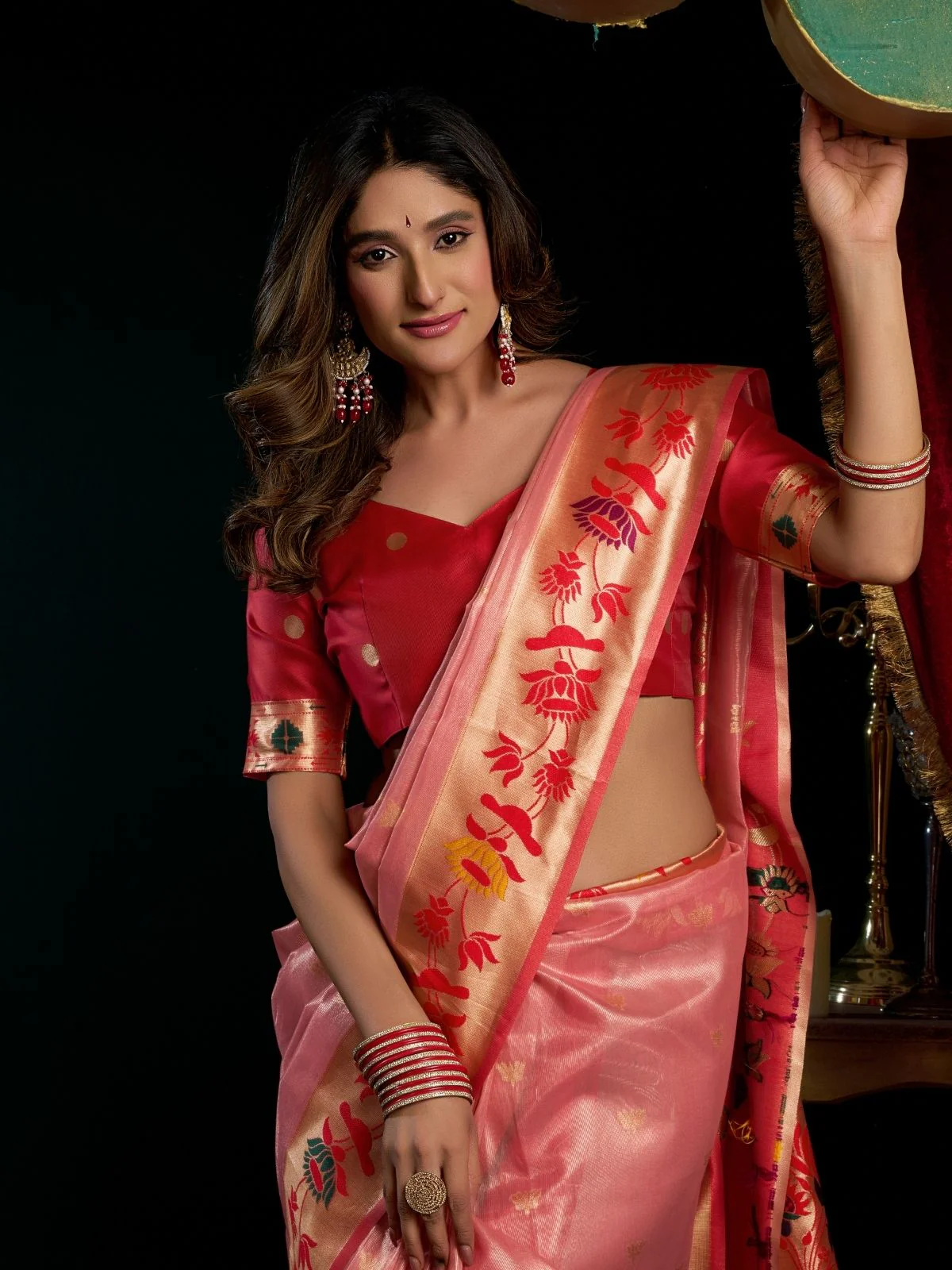 Odette Pink and Maroon Silk Blend Woven Saree For Women - Image 5