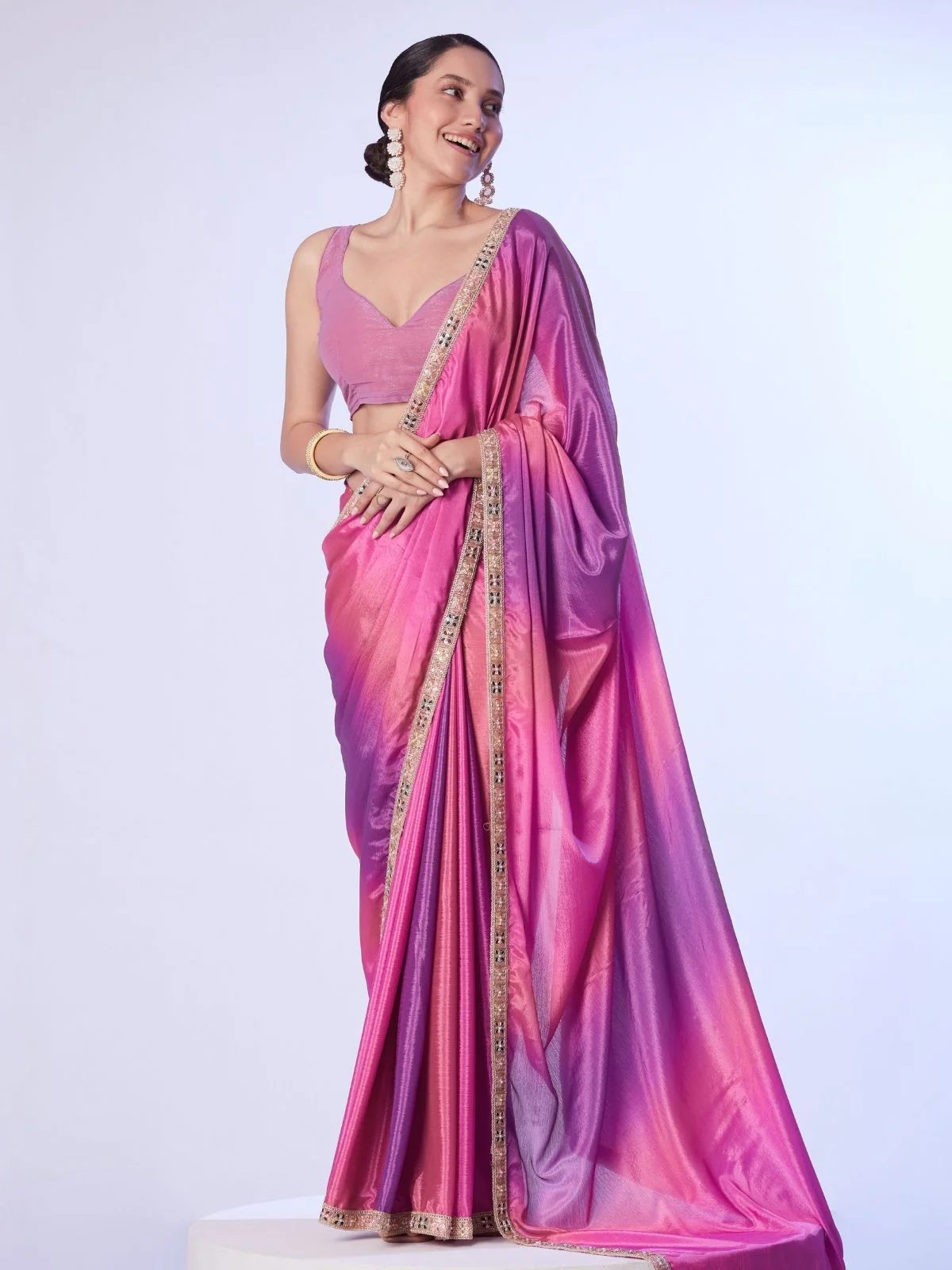 Odette Pink And Purple Chinon Lace Work Saree With Unstitched Blouse For Women - Image 2