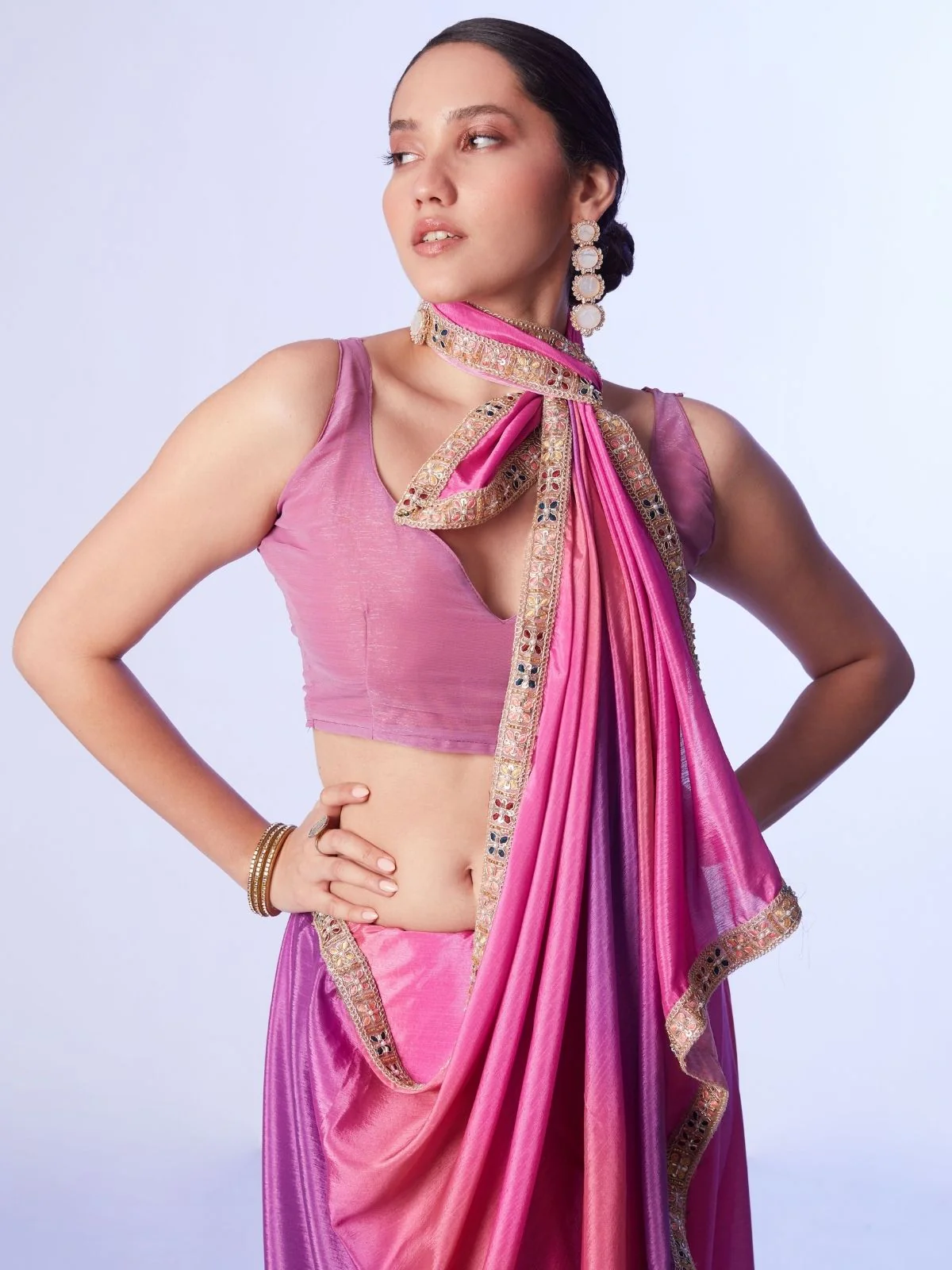 Odette Pink And Purple Chinon Lace Work Saree With Unstitched Blouse For Women - Image 4