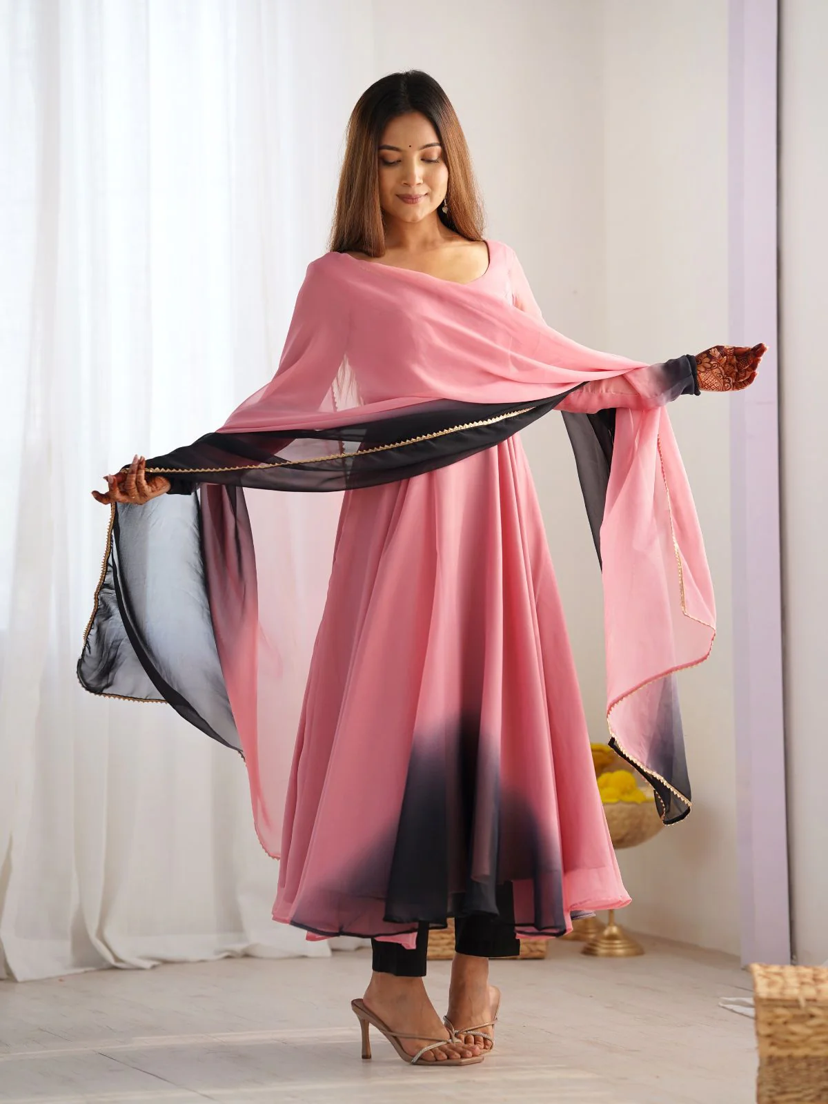 Odette Pink & Black Georgette Plain Kurta Set For Women - Image 2