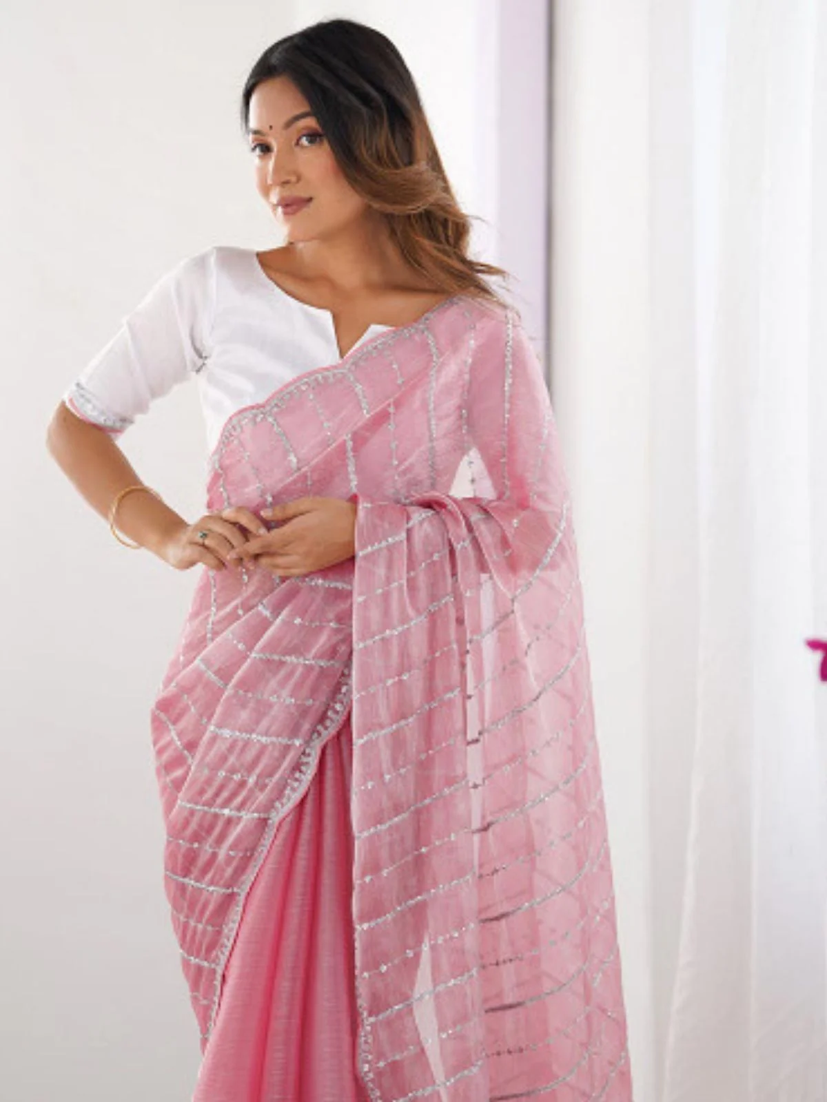 Odette Pink Chiffon Embellished Solid Saree For Women - Image 3