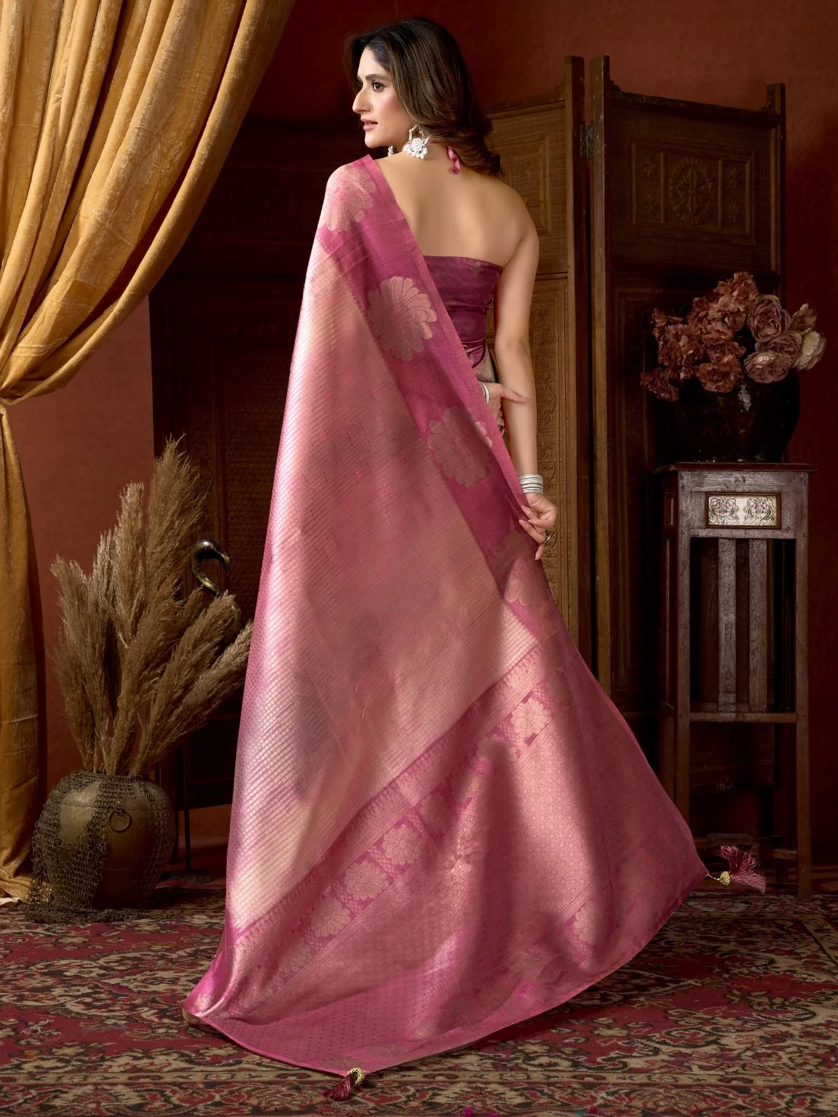 Odette Pink Cotton Blend Printed Saree For Women - Image 4