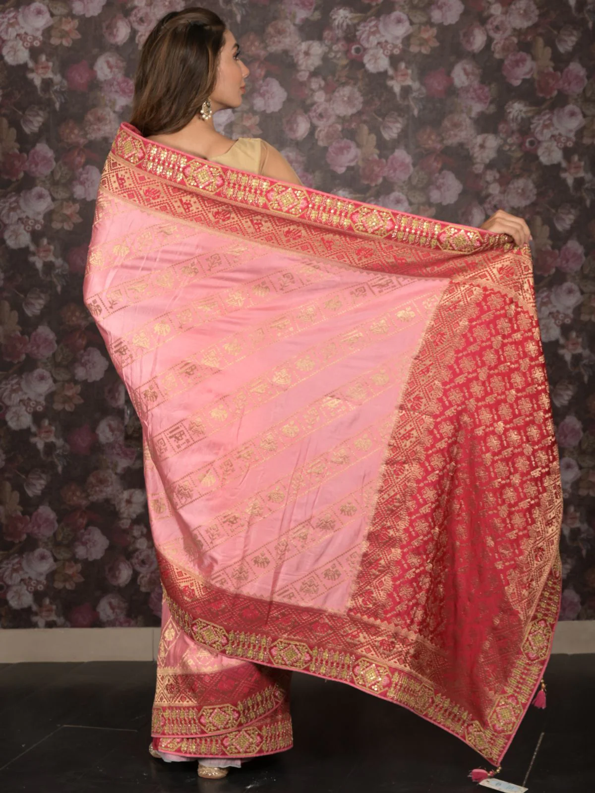 Odette Pink Embroidered Silk Blend Saree with Unstitched Blouse for Women - Image 4