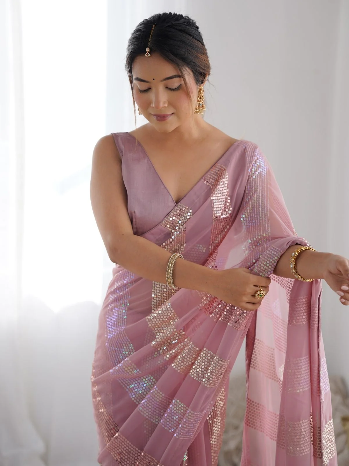 Odette Pink Georgette Embellished Saree With Unstitched Blouse For Women - Image 5