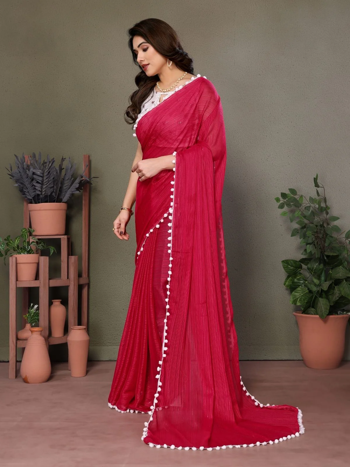 Odette Pink Georgette Plain Saree For Women - Image 2