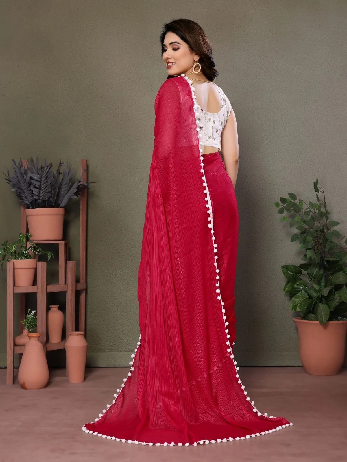 Odette Pink Georgette Plain Saree For Women - Image 3
