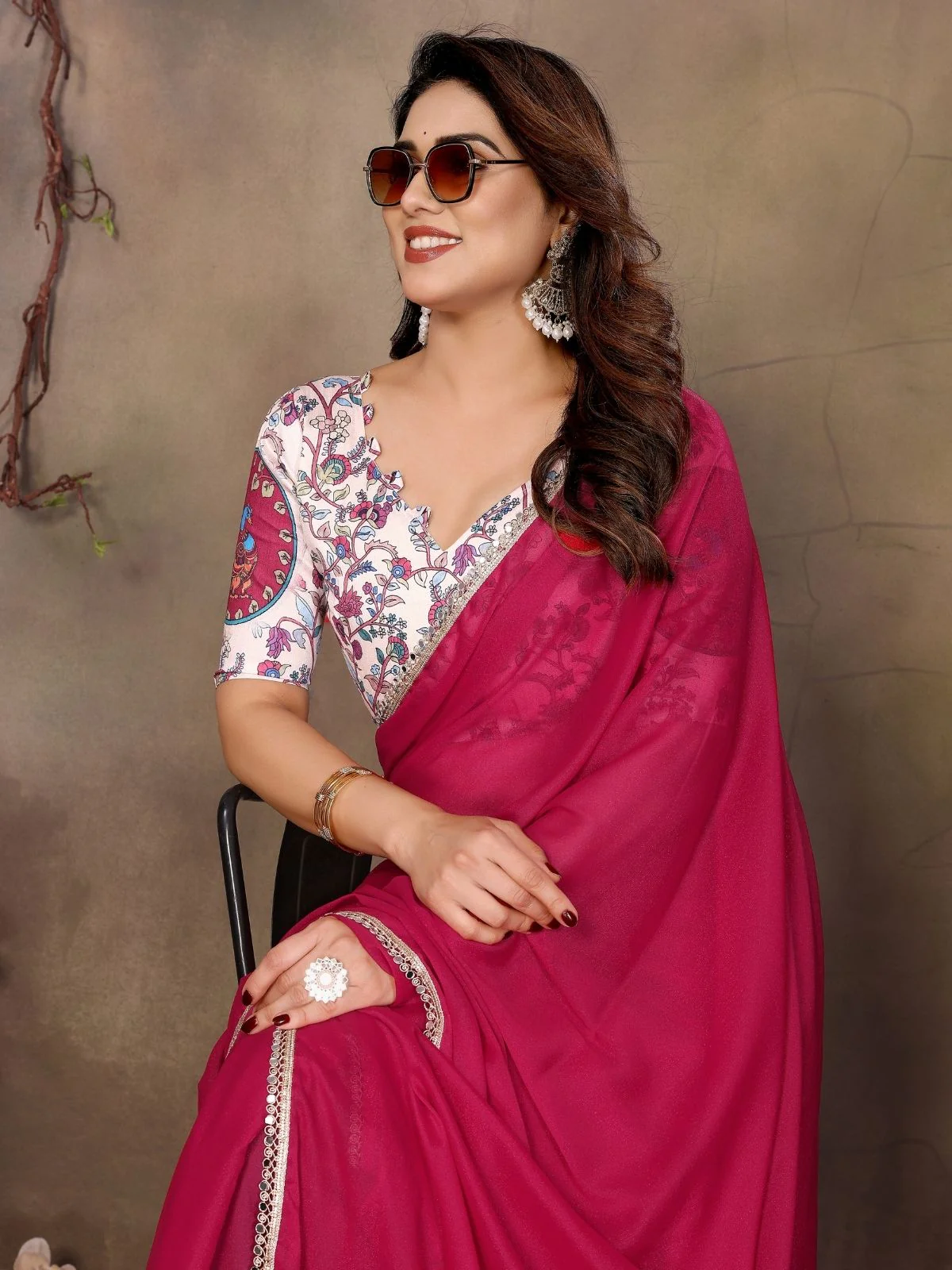 Odette Pink Georgette Plain Saree With Unstitched Blouse For Women - Image 4