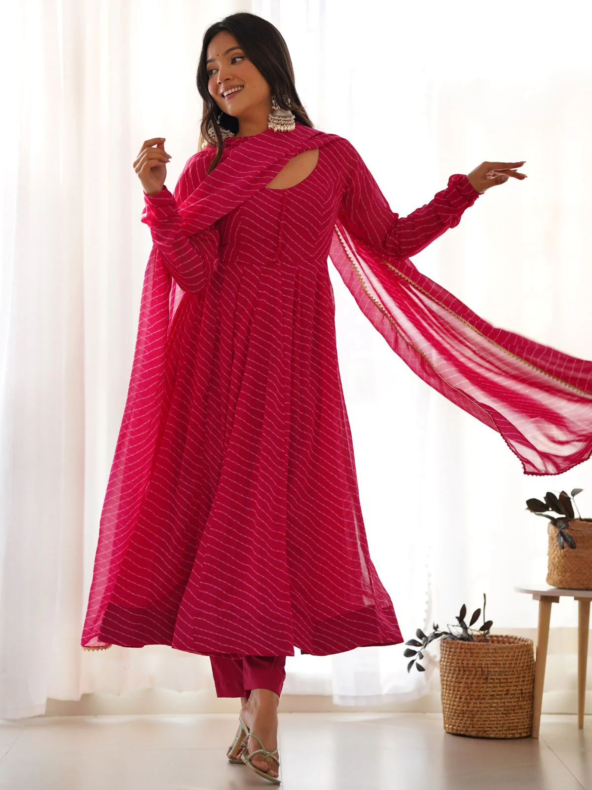 Odette Pink Georgette Printed Kurta Set For Women - Image 2