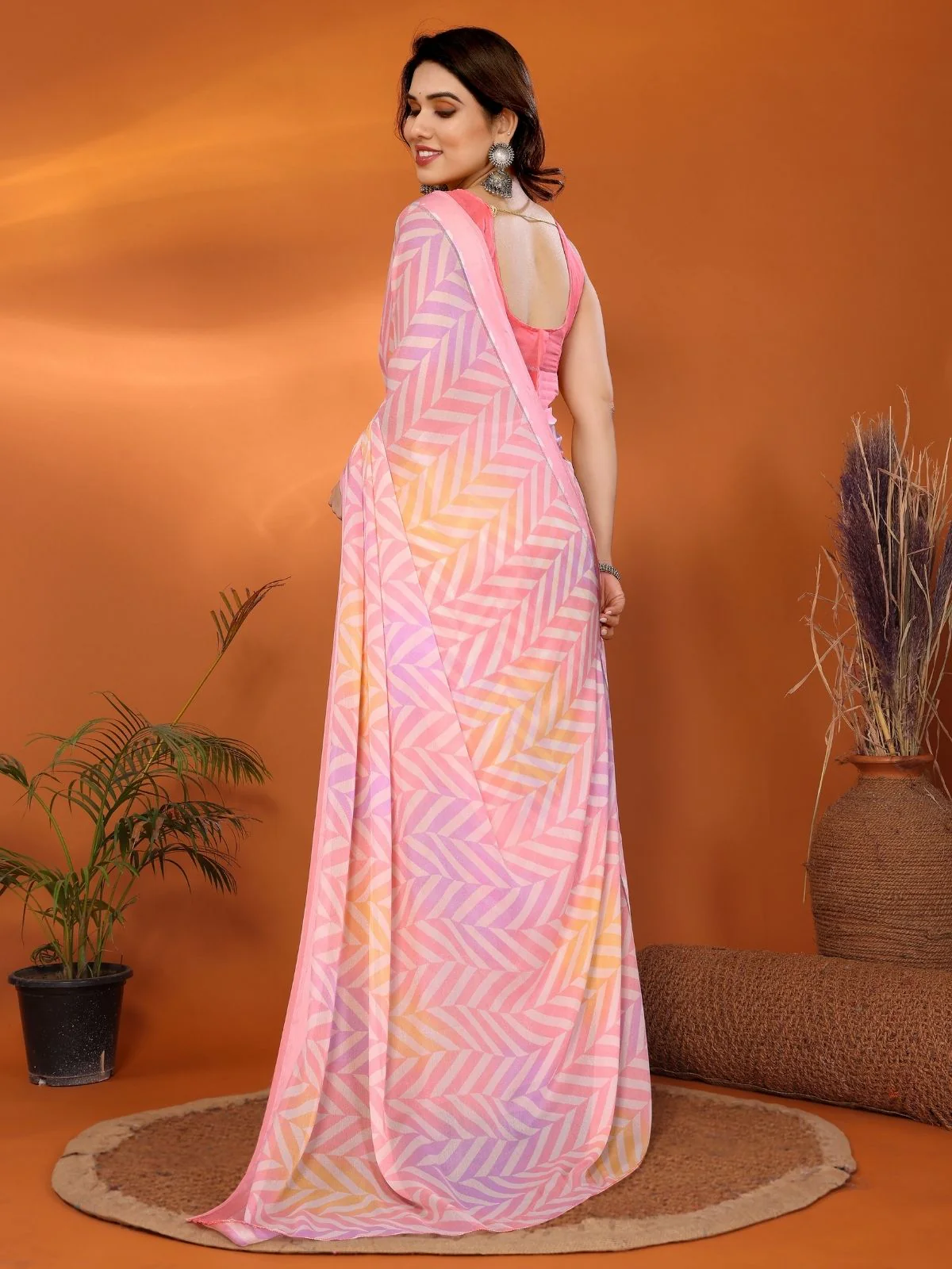 Odette Pink Georgette Printed Saree With Unstitched Blouse For Women - Image 3
